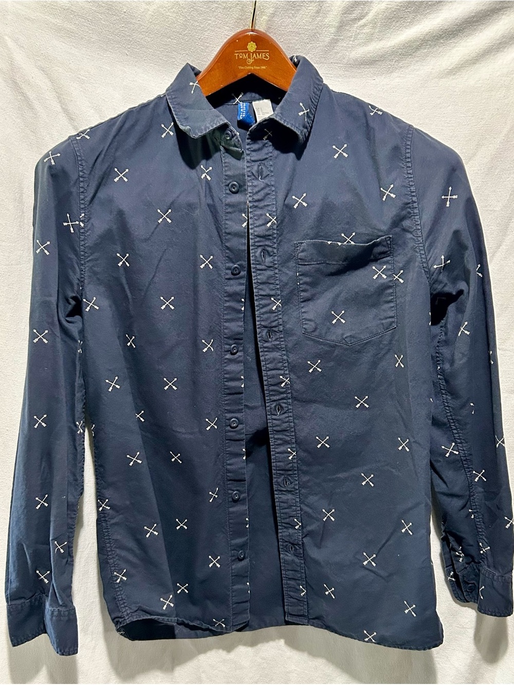 Divided by H&M Men’s Navy Cross Arrow Print Button-Up Size S